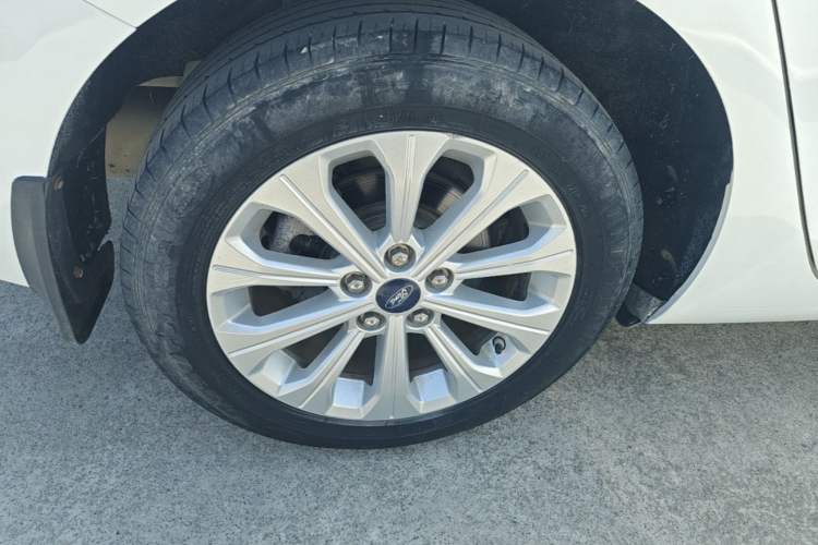 Used Ford Escort 2015 1.5L Automatic Fashion Model Right Rear Wheel Hub