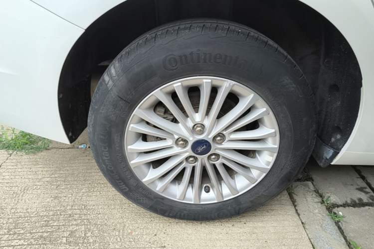 Used Ford Escort 2015 1.5L Automatic Comfort Edition Right Rear Wheel Hub