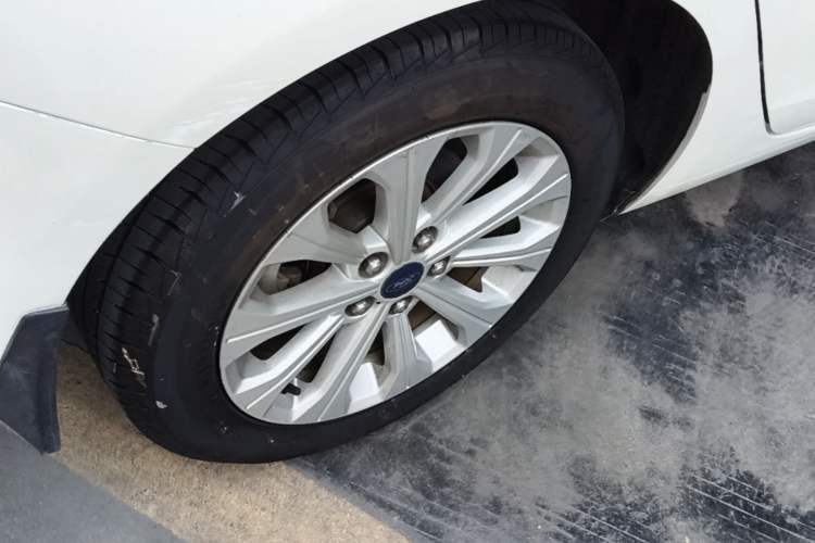 Used Ford Escort 2015 1.5L Automatic Fashion Model Right Rear Wheel Hub