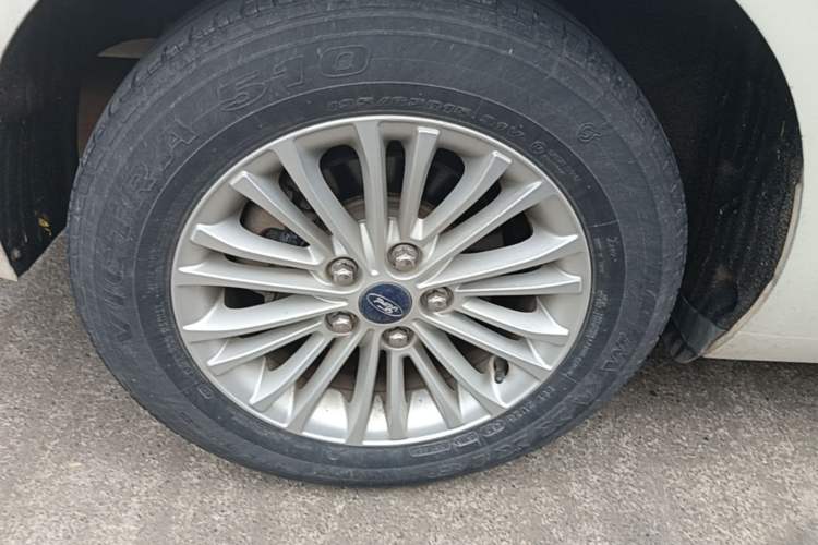 Used Ford Escort 2015 1.5L Automatic Comfort Edition Right Rear Wheel Hub