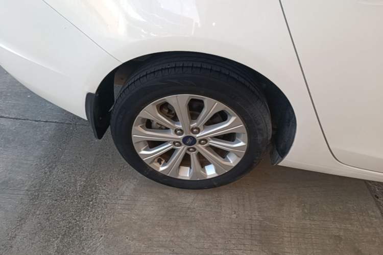 Used Ford Escort 2015 1.5L Automatic Fashion Model Right Rear Wheel Hub