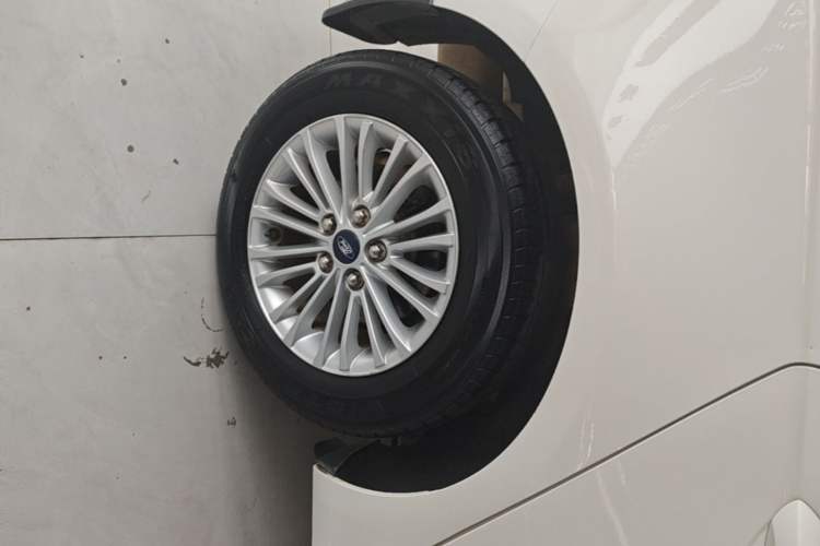 Used Ford Escort 2015 1.5L Manual Comfort Model Right Rear Wheel Hub