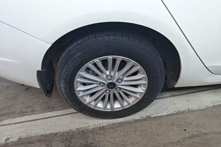 Used Ford Escort 2015 1.5L Manual Comfort Model Right Rear Wheel Hub