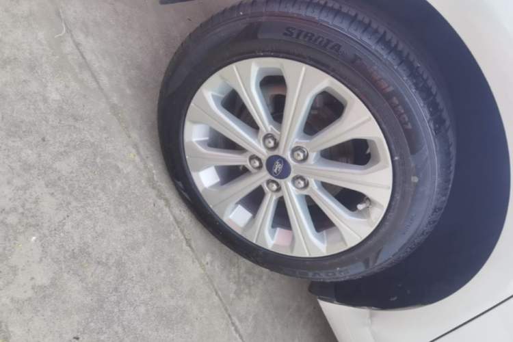 Used Ford Escort 2015 1.5L Automatic Fashion Model Right Rear Wheel Hub