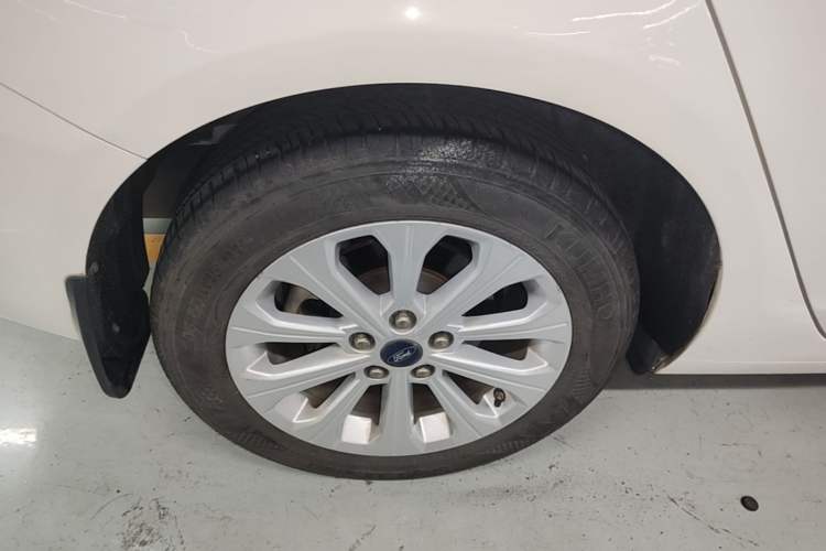Used Ford Escort 2015 1.5L Automatic Fashion Model Right Rear Wheel Hub