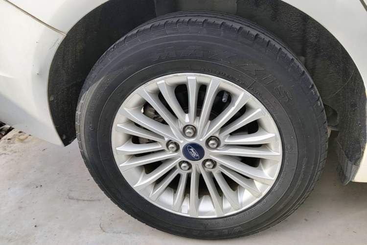 Used Ford Escort 2015 1.5L Manual Comfort Model Right Rear Wheel Hub