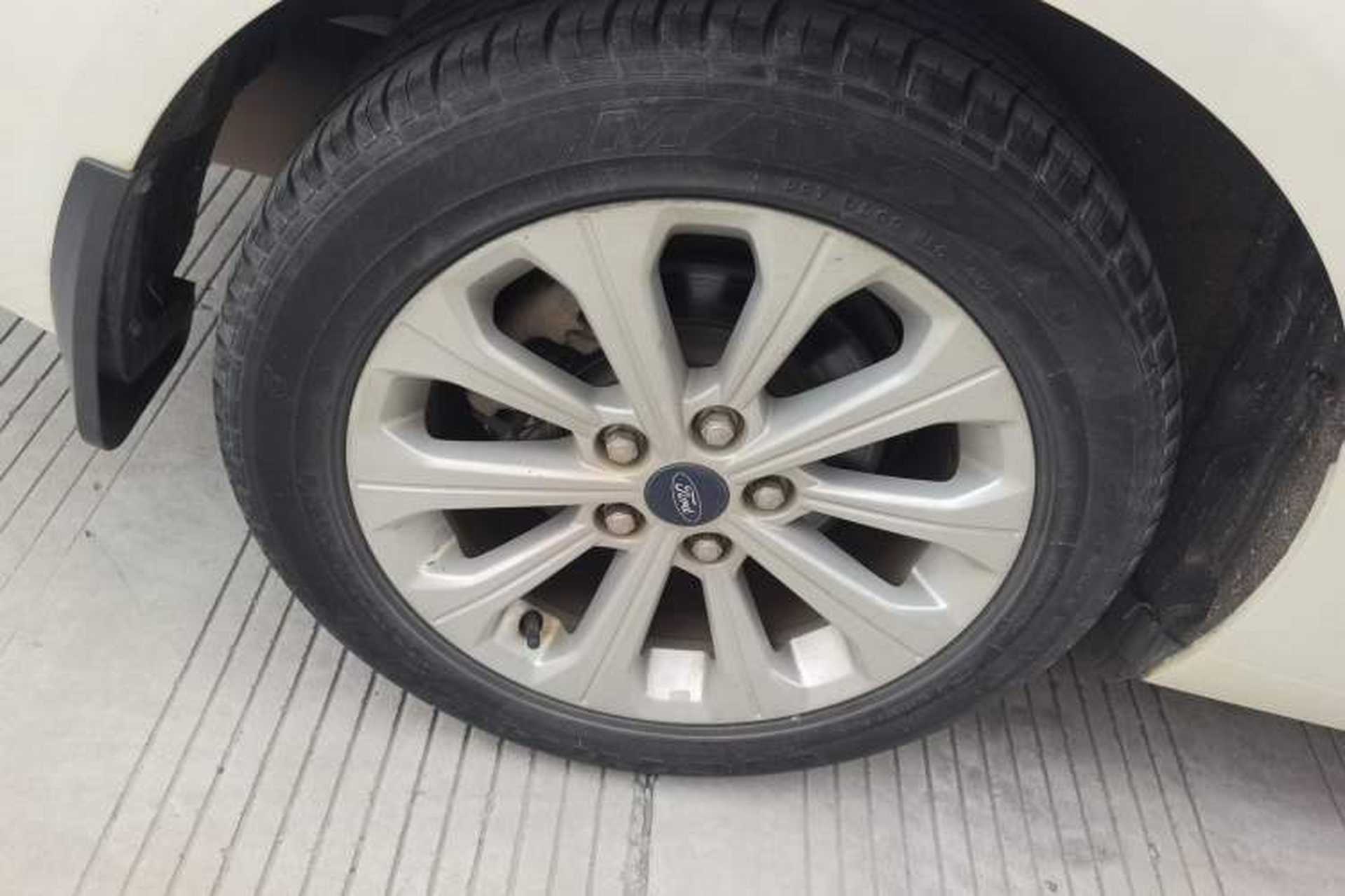 Used Ford Escort 2015 1.5L Automatic Fashion Model Right Rear Wheel Hub