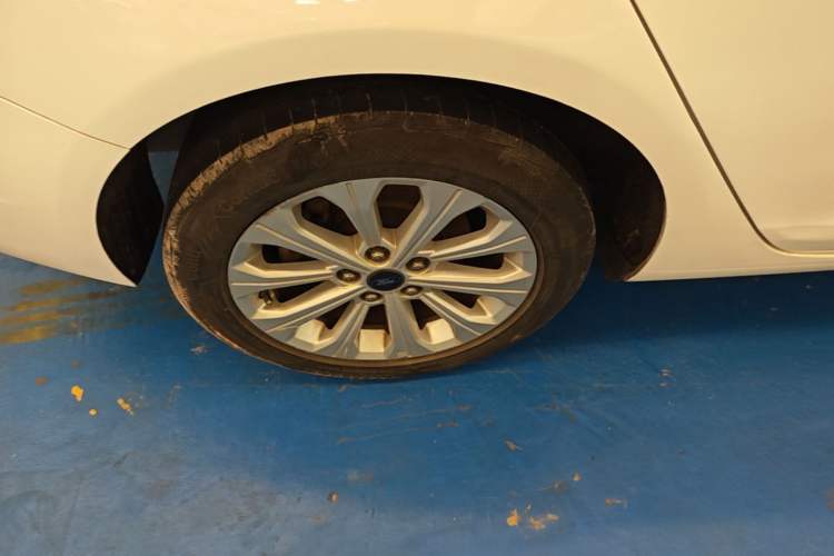Used Ford Escort 2015 1.5L Automatic Fashion Model Right Rear Wheel Hub