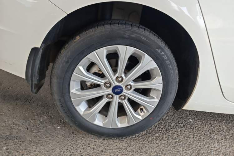 Used Ford Escort 2015 1.5L Manual Fashion Edition Right Rear Wheel Hub