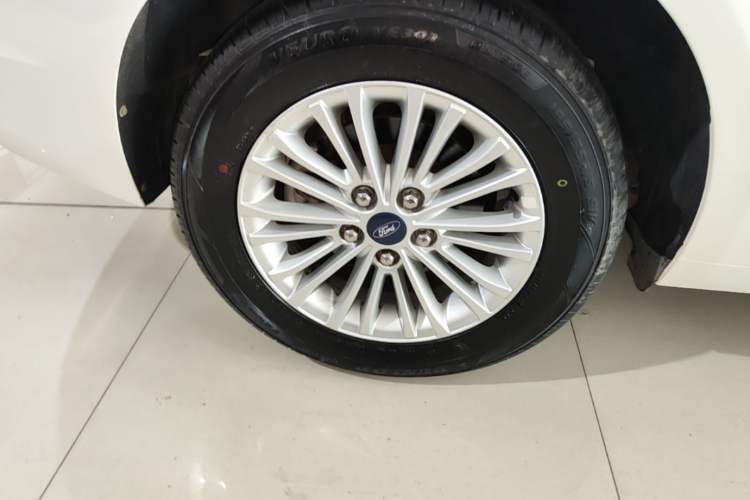 Used Ford Escort 2015 1.5L Manual Comfort Model Right Rear Wheel Hub