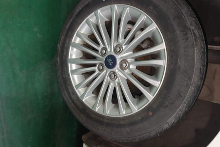 Used Ford Escort 2015 1.5L Manual Comfort Model Right Rear Wheel Hub