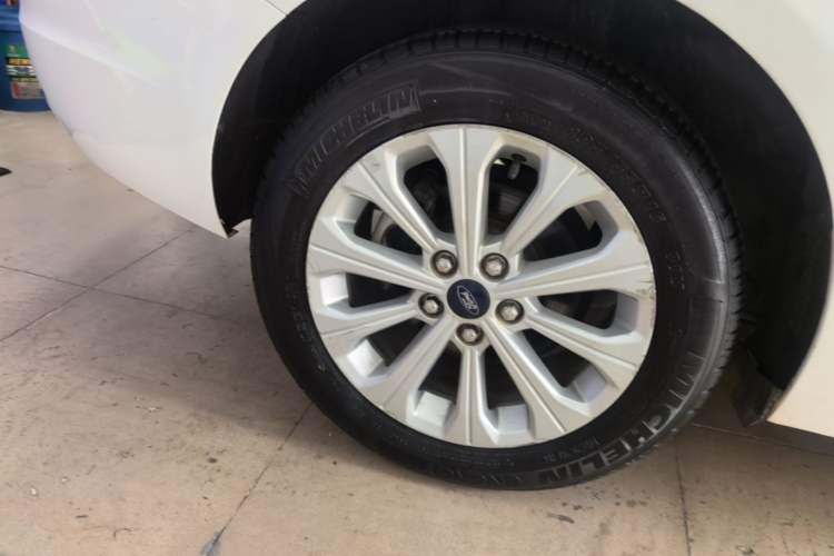 Used Ford Escort 2015 1.5L Automatic Fashion Model Right Rear Wheel Hub