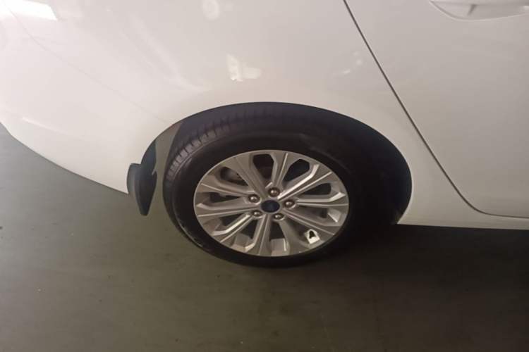 Used Ford Escort 2015 1.5L Automatic Fashion Model Right Rear Wheel Hub