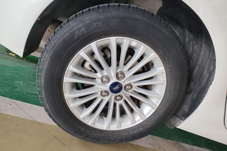 Used Ford Escort 2015 1.5L Automatic Comfort Edition Right Rear Wheel Hub