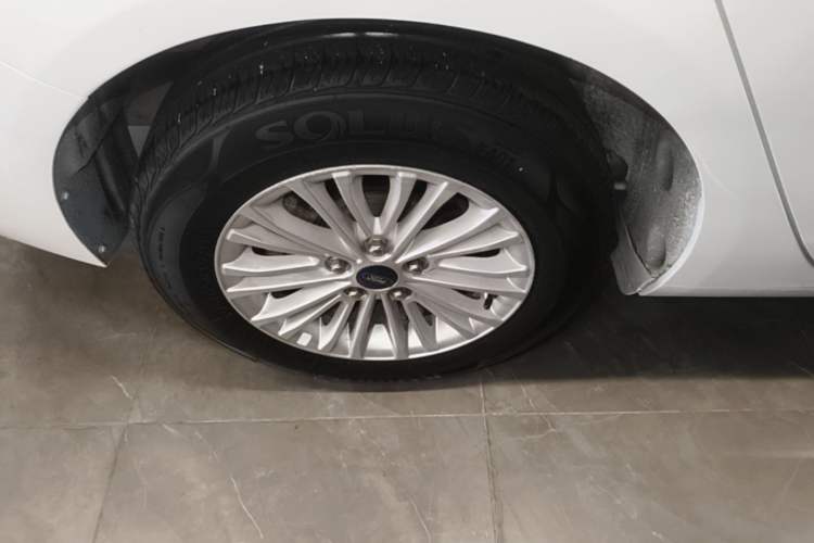 Used Ford Escort 2015 1.5L Automatic Comfort Edition Right Rear Wheel Hub