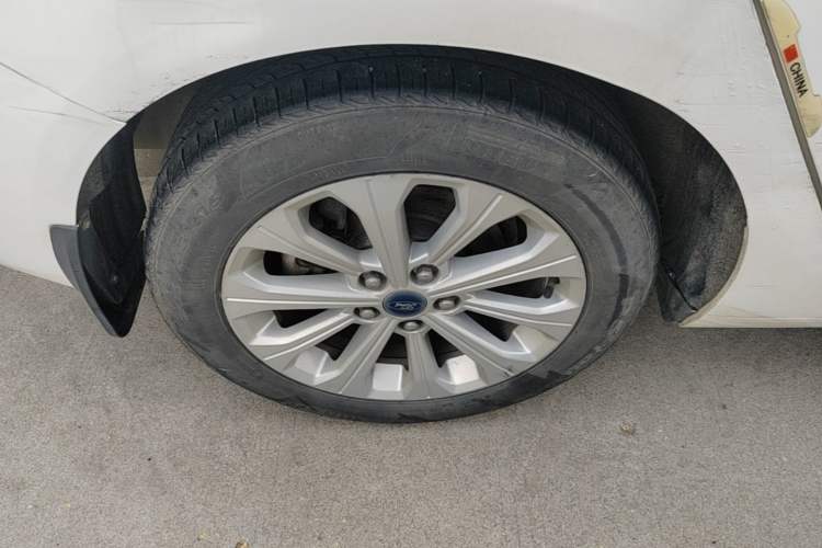 Used Ford Escort 2015 1.5L Automatic Fashion Model Right Rear Wheel Hub