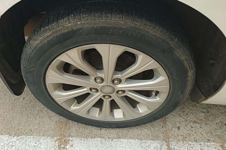Used Ford Escort 2015 1.5L Automatic Fashion Model Right Rear Wheel Hub