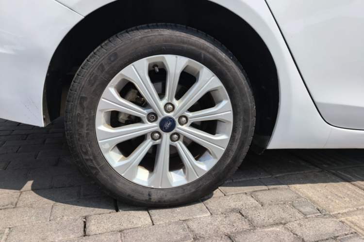 Used Ford Escort 2015 1.5L Automatic Fashion Model Right Rear Wheel Hub