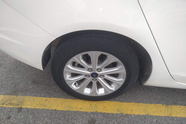 Used Ford Escort 2015 1.5L Manual Fashion Edition Right Rear Wheel Hub