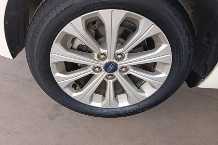 Used Ford Escort 2015 1.5L Manual Fashion Edition Right Rear Wheel Hub