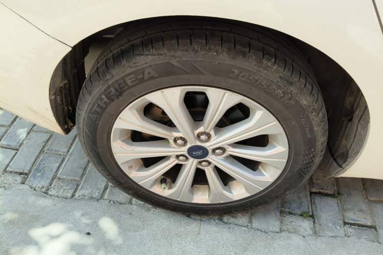 Used Ford Escort 2015 1.5L Manual Fashion Edition Right Rear Wheel Hub