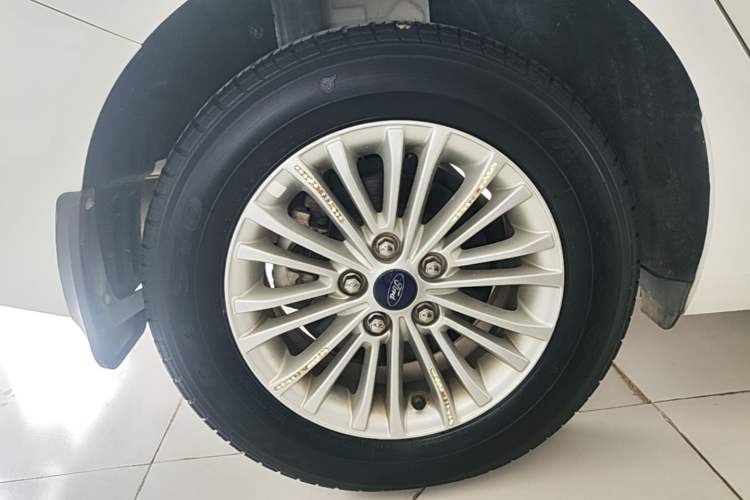Used Ford Escort 2015 1.5L Manual Comfort Model Right Rear Wheel Hub