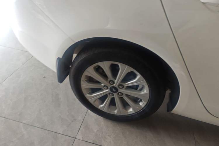 Used Ford Escort 2015 1.5L Automatic Fashion Model Right Rear Wheel Hub