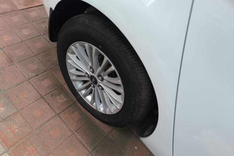 Used Ford Escort 2015 1.5L Automatic Comfort Edition Right Rear Wheel Hub
