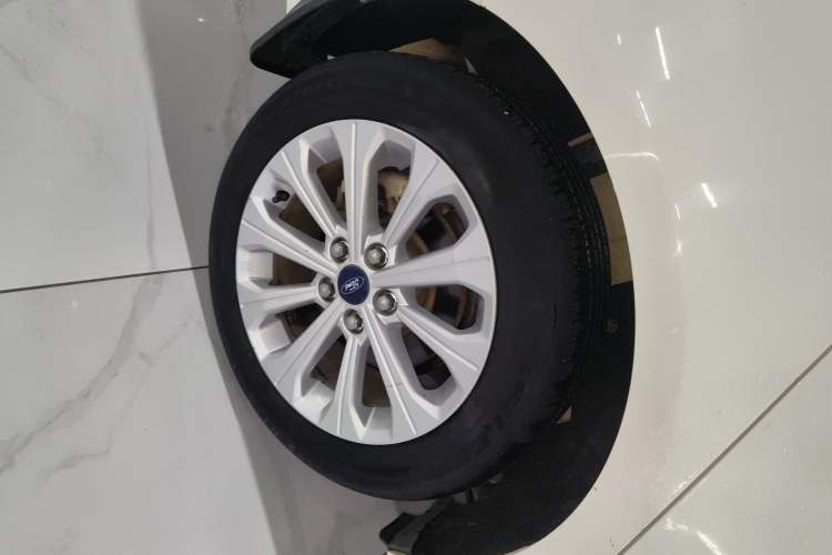 Used Ford Escort 2015 1.5L Automatic Fashion Model Right Rear Wheel Hub