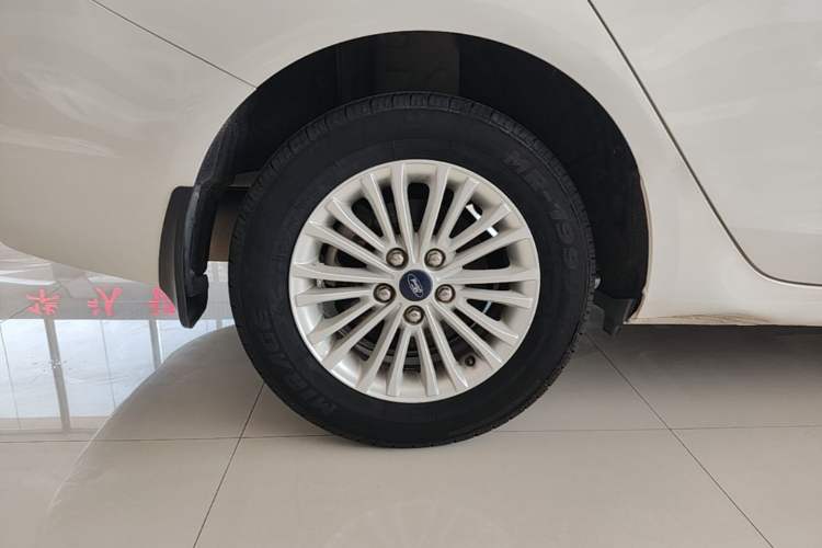 Used Ford Escort 2015 1.5L Manual Comfort Model Right Rear Wheel Hub