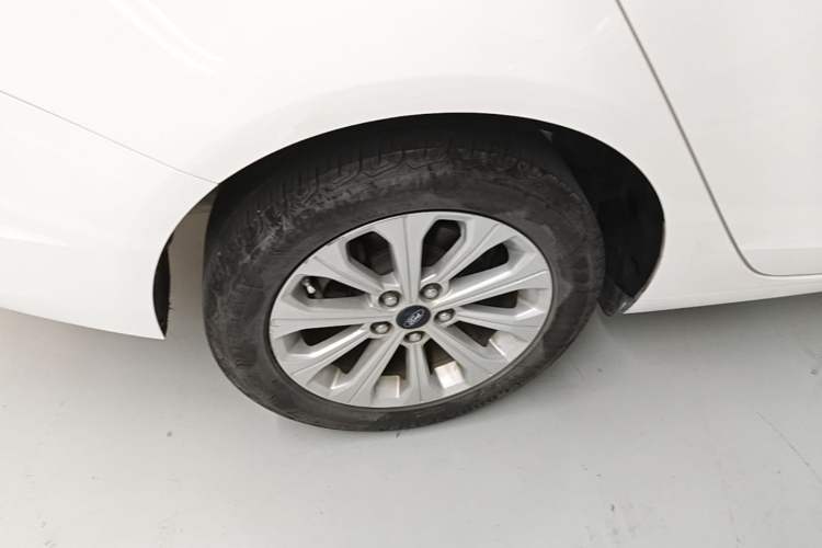 Used Ford Escort 2015 1.5L Automatic Fashion Model Right Rear Wheel Hub