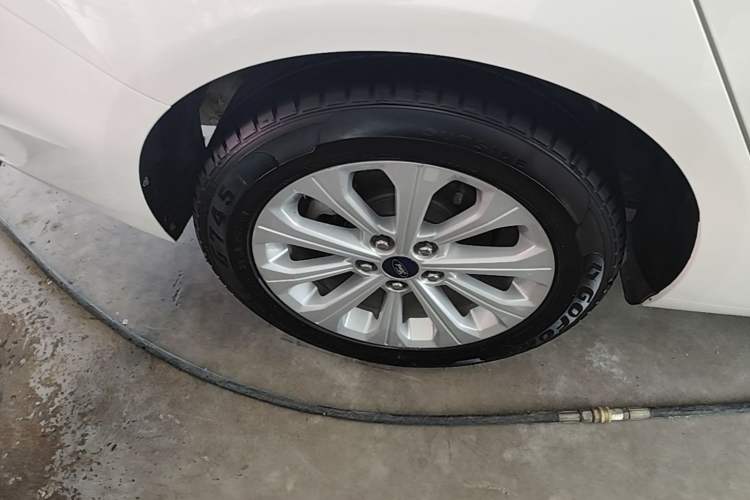 Used Ford Escort 2015 1.5L Manual Fashion Edition Right Rear Wheel Hub