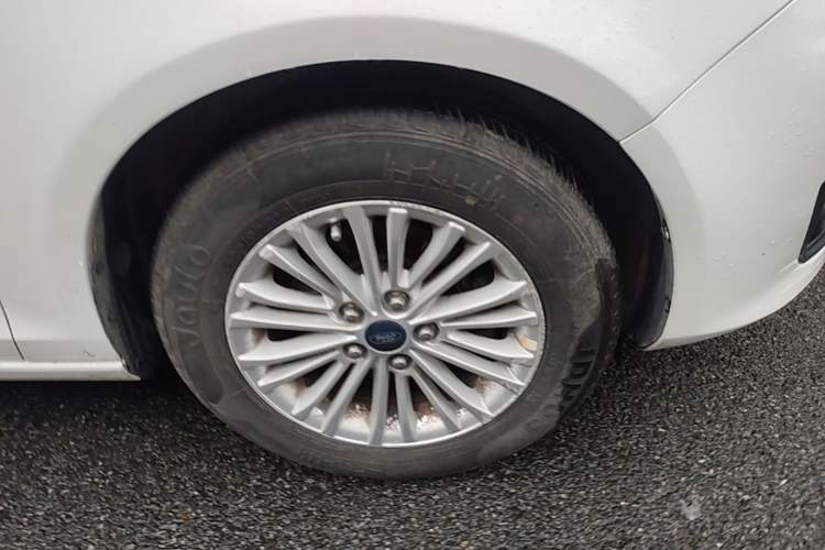 Used Ford Escort 2015 1.5L Automatic Comfort Edition Right Rear Wheel Hub