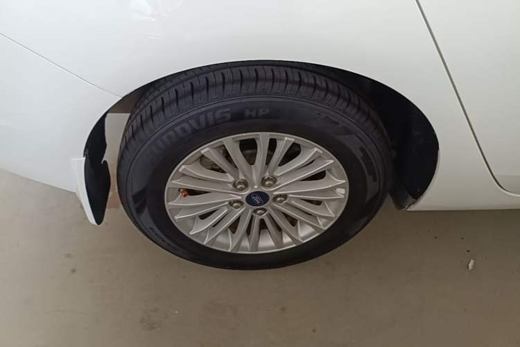Used Ford Escort 2015 1.5L Automatic Comfort Edition Right Rear Wheel Hub