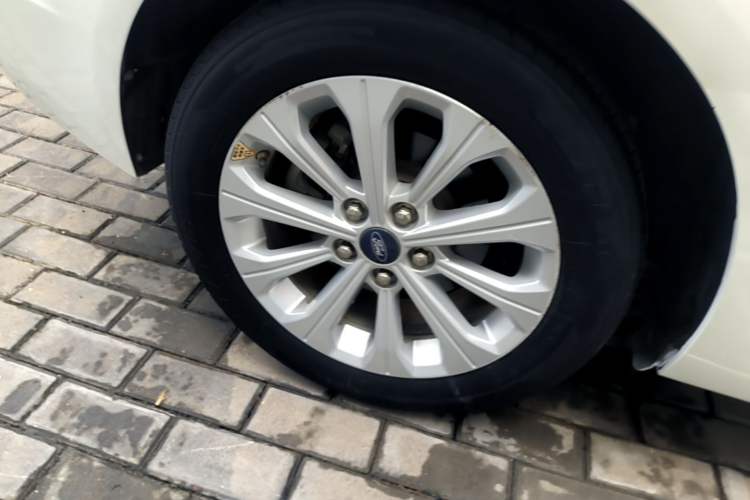 Used Ford Escort 2015 1.5L Automatic Fashion Model Right Rear Wheel Hub