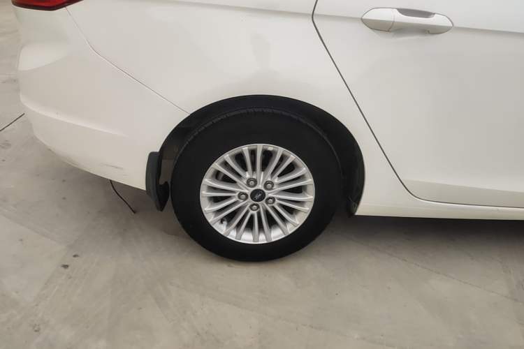 Used Ford Escort 2015 1.5L Manual Comfort Model Right Rear Wheel Hub