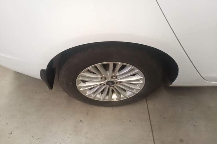 Used Ford Escort 2015 1.5L Automatic Comfort Edition Right Rear Wheel Hub