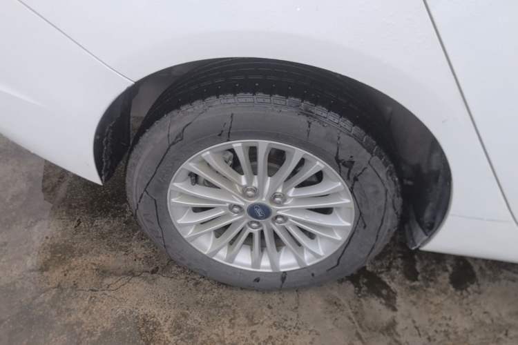 Used Ford Escort 2015 1.5L Manual Comfort Model Right Rear Wheel Hub