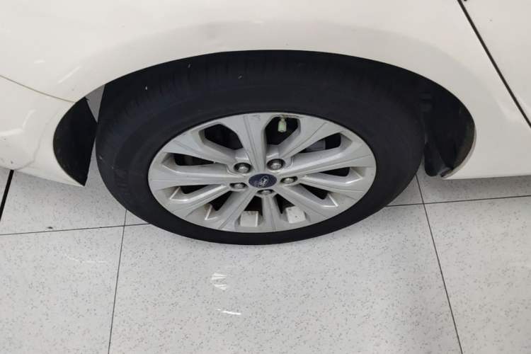 Used Ford Escort 2015 1.5L Manual Fashion Edition Right Rear Wheel Hub