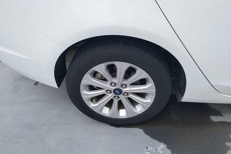 Used Ford Escort 2015 1.5L Automatic Fashion Model Right Rear Wheel Hub