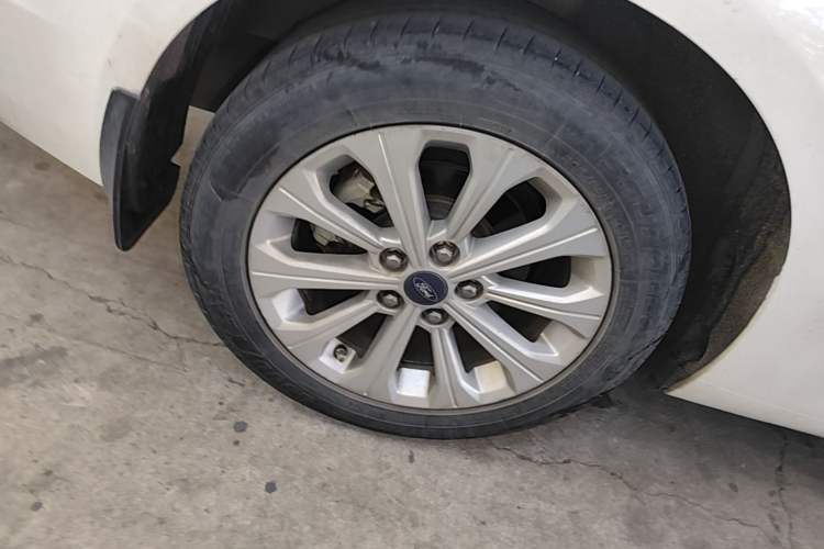 Used Ford Escort 2015 1.5L Automatic Fashion Model Right Rear Wheel Hub