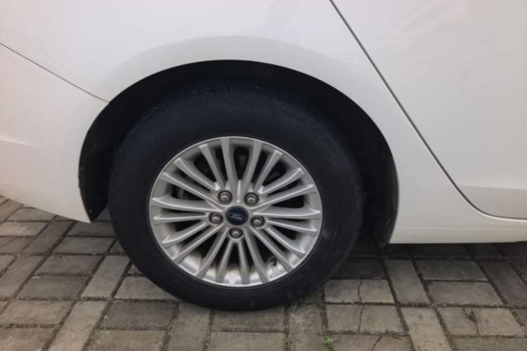 Used Ford Escort 2015 1.5L Automatic Comfort Edition Right Rear Wheel Hub