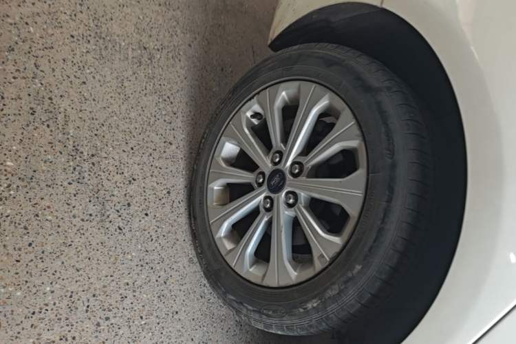 Used Ford Escort 2015 1.5L Automatic Fashion Model Right Rear Wheel Hub