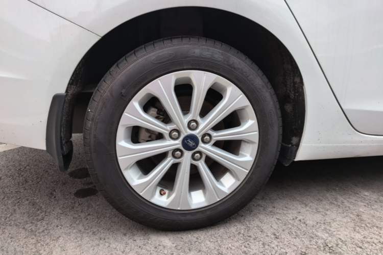 Used Ford Escort 2015 1.5L Manual Fashion Edition Right Rear Wheel Hub