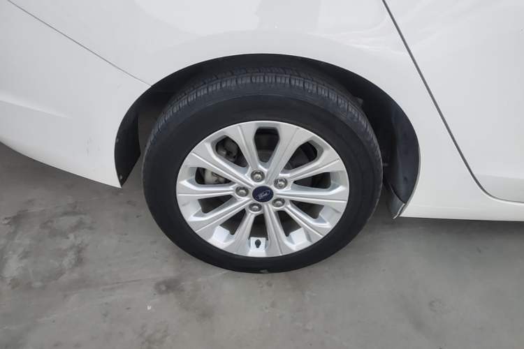 Used Ford Escort 2015 1.5L Manual Comfort Model Right Rear Wheel Hub