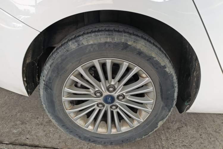 Used Ford Escort 2015 1.5L Manual Comfort Model Right Rear Wheel Hub