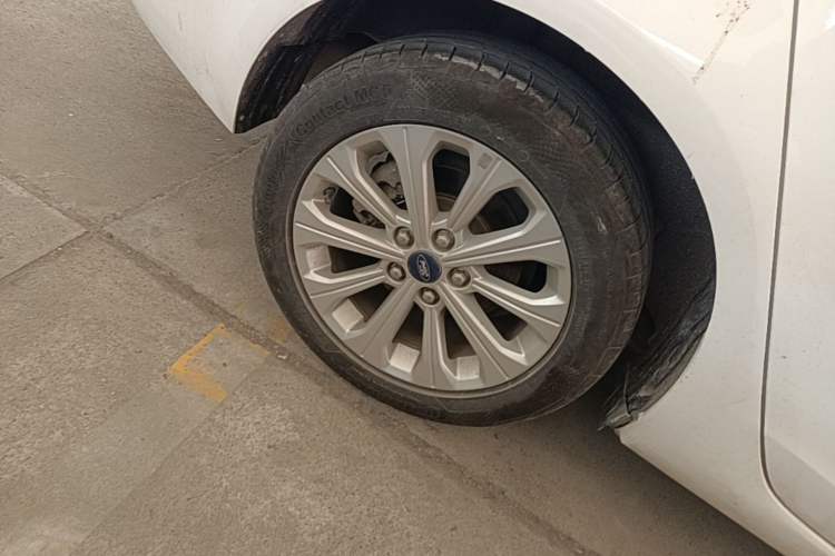Used Ford Escort 2015 1.5L Automatic Fashion Model Right Rear Wheel Hub