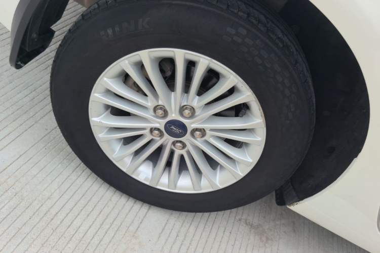 Used Ford Escort 2015 1.5L Automatic Comfort Edition Right Rear Wheel Hub