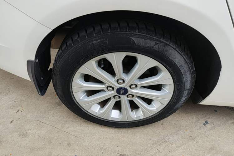 Used Ford Escort 2015 1.5L Automatic Fashion Model Right Rear Wheel Hub
