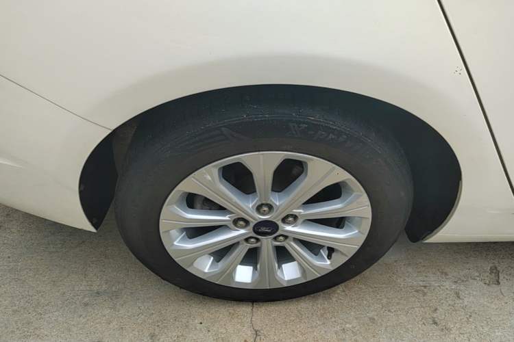 Used Ford Escort 2015 1.5L Automatic Fashion Model Right Rear Wheel Hub